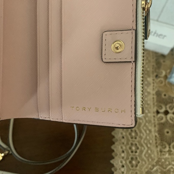 New 🌸 Tory Burch set Emerson crossbody & wallet - Picture 7 of 15